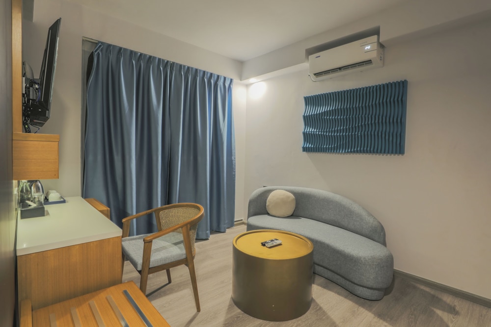 Deluxe Studio Suite - Photo 4