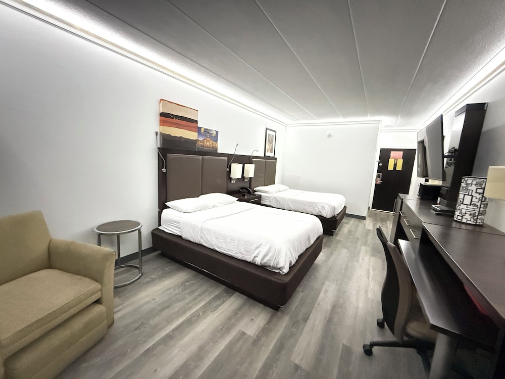 Suite, Multiple Beds, Non Smoking photo 2