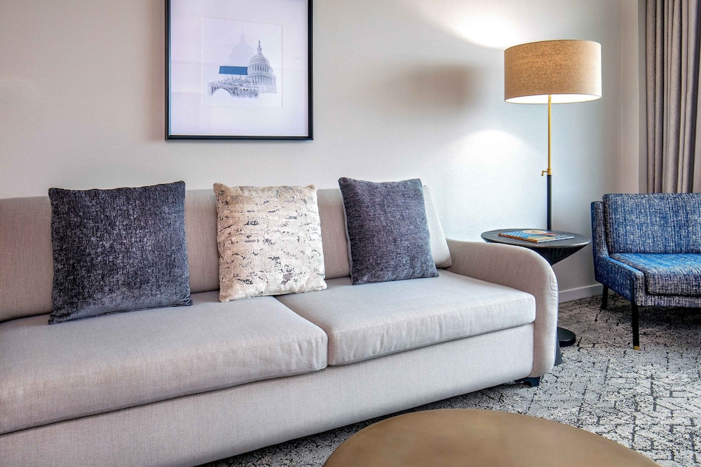 Suite, 1 Bedroom - Photo 6