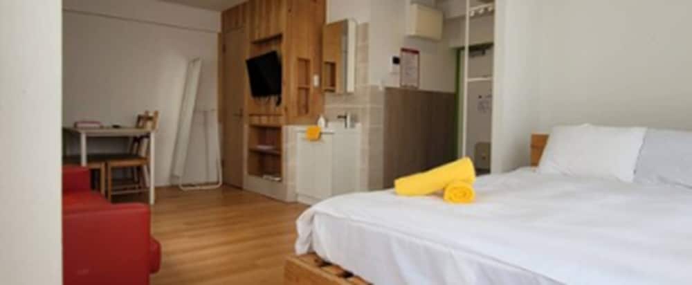 Quadruple Room, Non Smoking (601or with view or the Top floor) - Photo 4