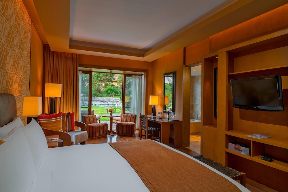 Senior Suite, 1 King Bed photo 3