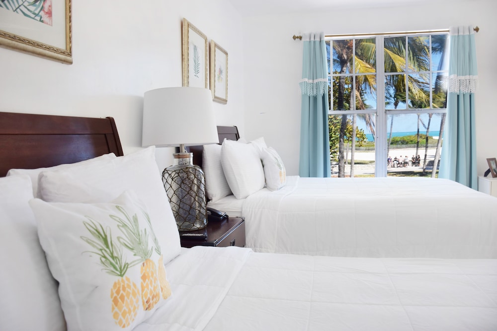 Premium Studio Suite, 2 Queen Beds - Photo 11
