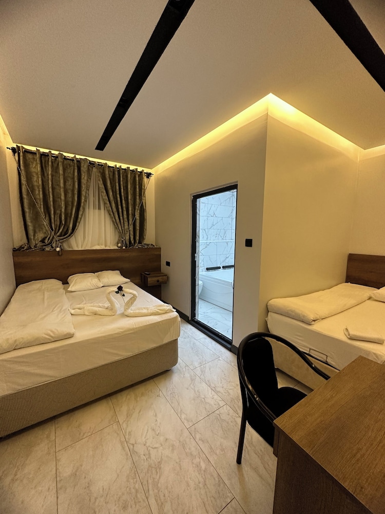 Double or Twin Room photo 2