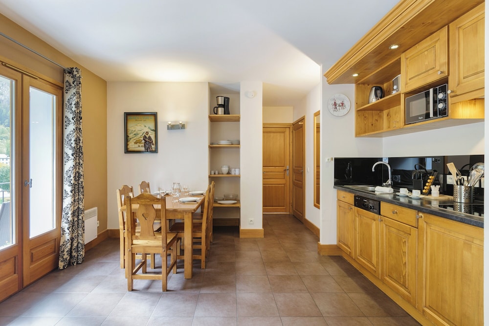 Family Apartment, Multiple Bedrooms (Vallorcine Buet 42 ski in / ski out) Family Apartment, Multiple Bedrooms (Vallorcine Buet 42 ski in / ski out)