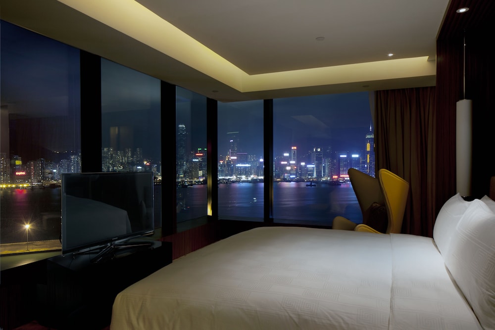 CLUB 80 Harbour Suite King (with Club Lounge Access)