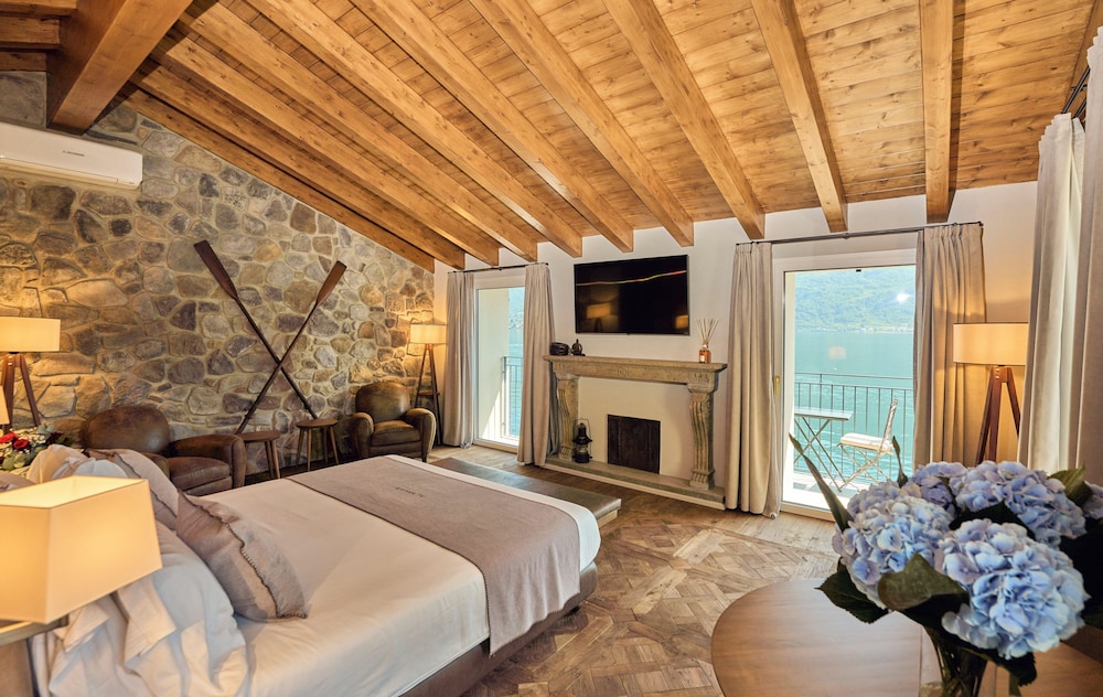 Panoramic Studio Suite, Terrace, Lake View photo 1