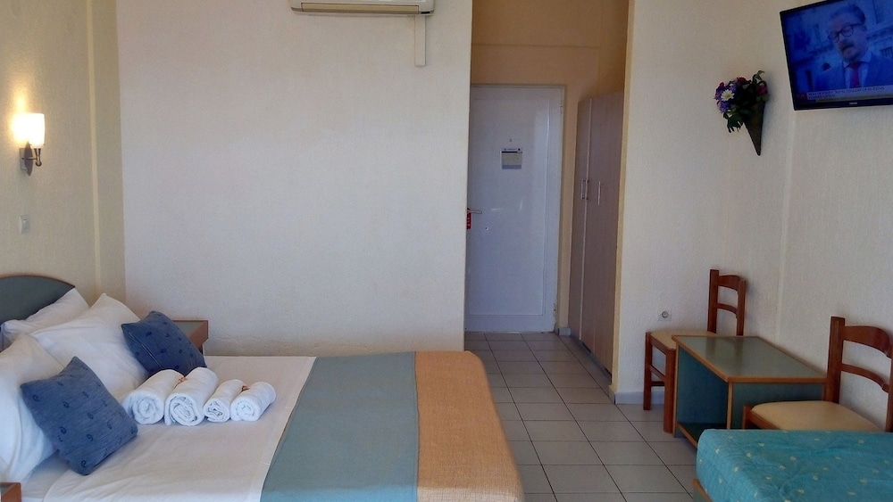 Double or Twin Room, Sea View - Photo 2