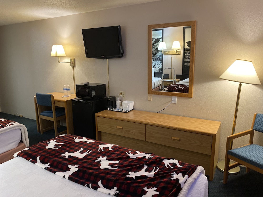 Standard Room, 2 Queen Beds, Pet Friendly, Non Smoking photo 2