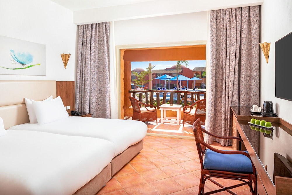 Deluxe Double or Twin Room, Pool View - Photo 1