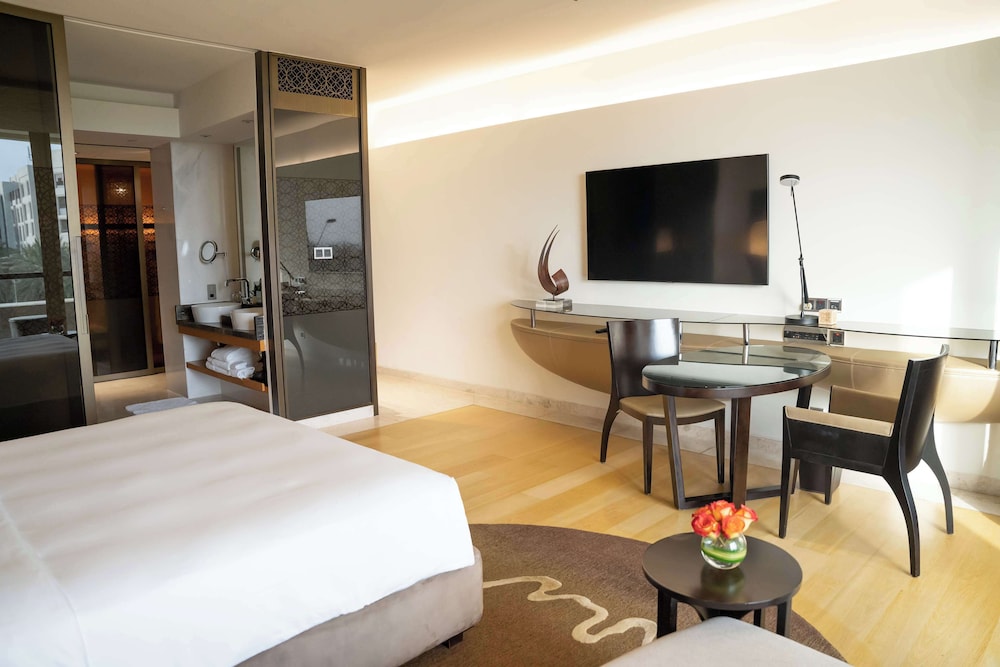 Room, 1 King Bed, Golf View — photo 4