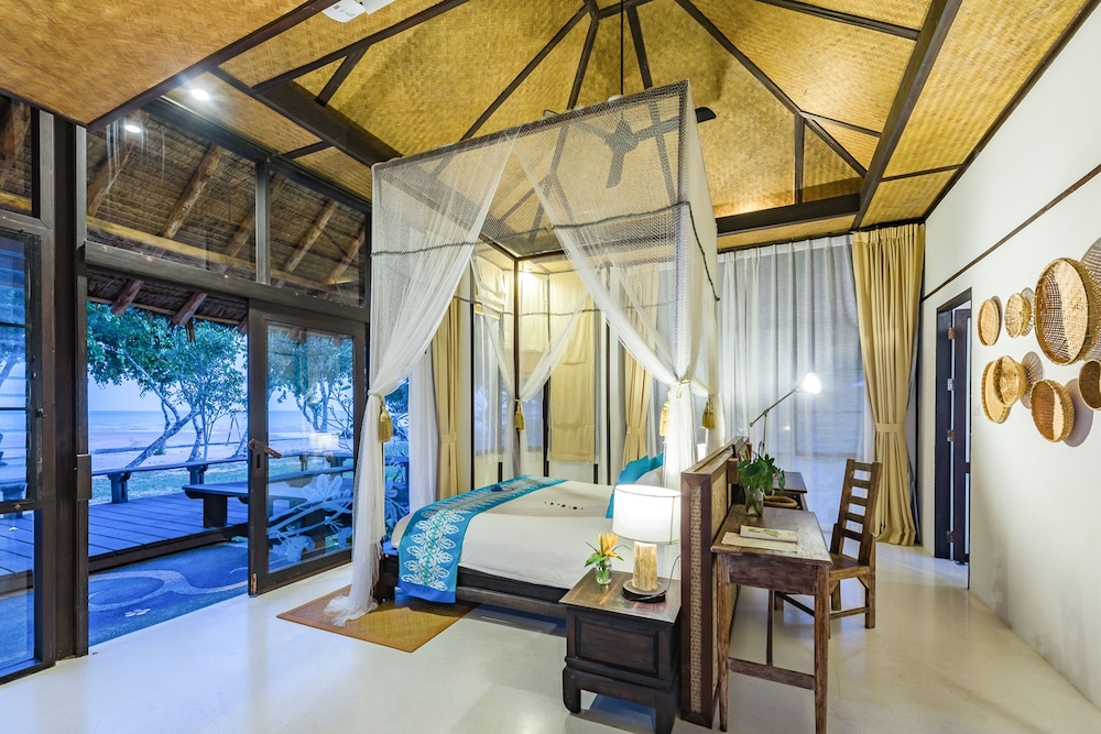 1 Bedroom Beach Front Villa - Photo 16