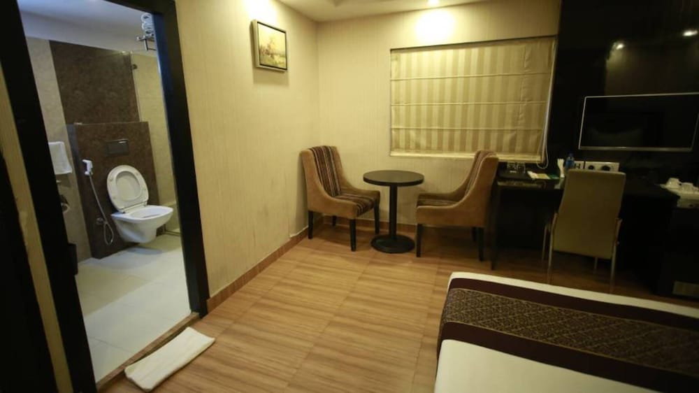 Royal Room - Photo 3