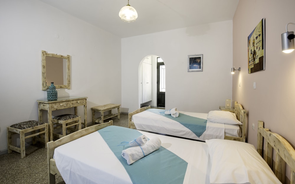 Twin Room, 3 Twin Beds, Non Smoking photo 2