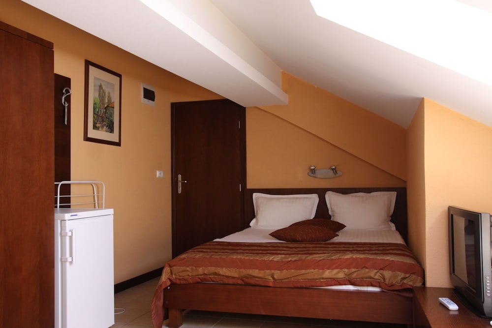 Standard Double Room, 1 Queen Bed, Non Smoking photo 3