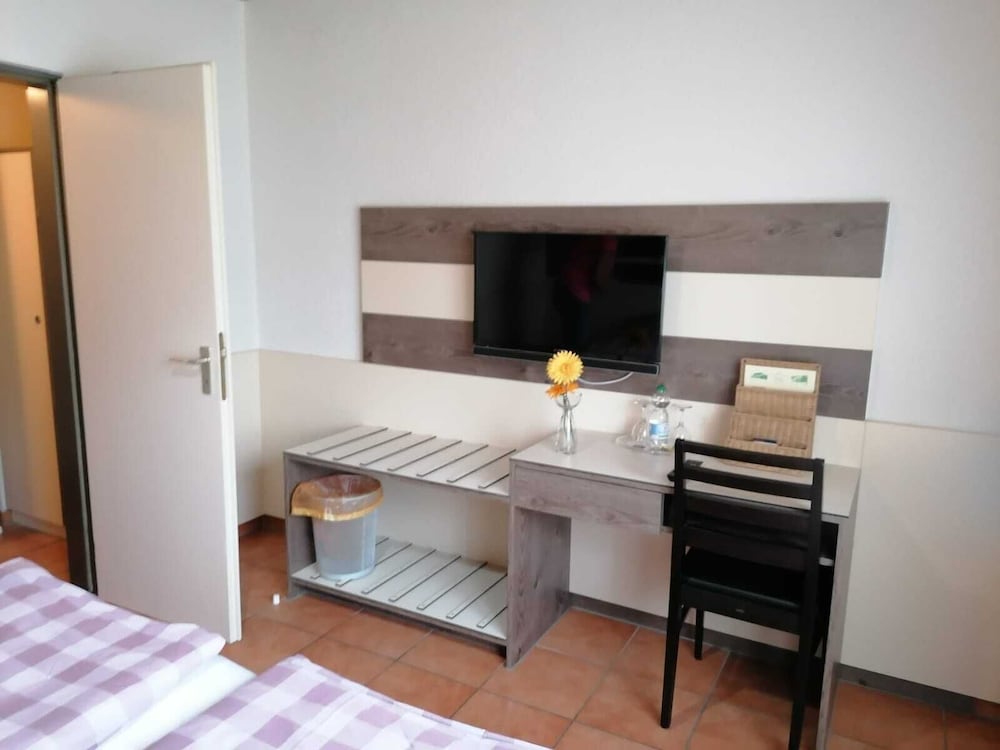 Standard Double Room, Ensuite - Photo 3