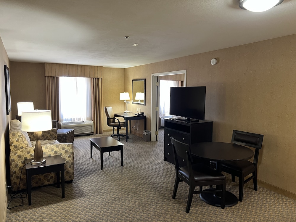 Suite, 2 Queen Beds, Non Smoking - Photo 2