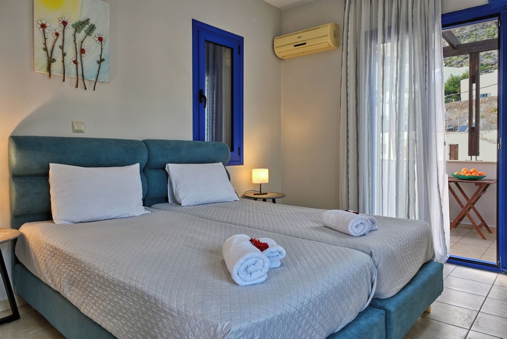 Deluxe Double / Twin Room with Side Sea View - Photo 1