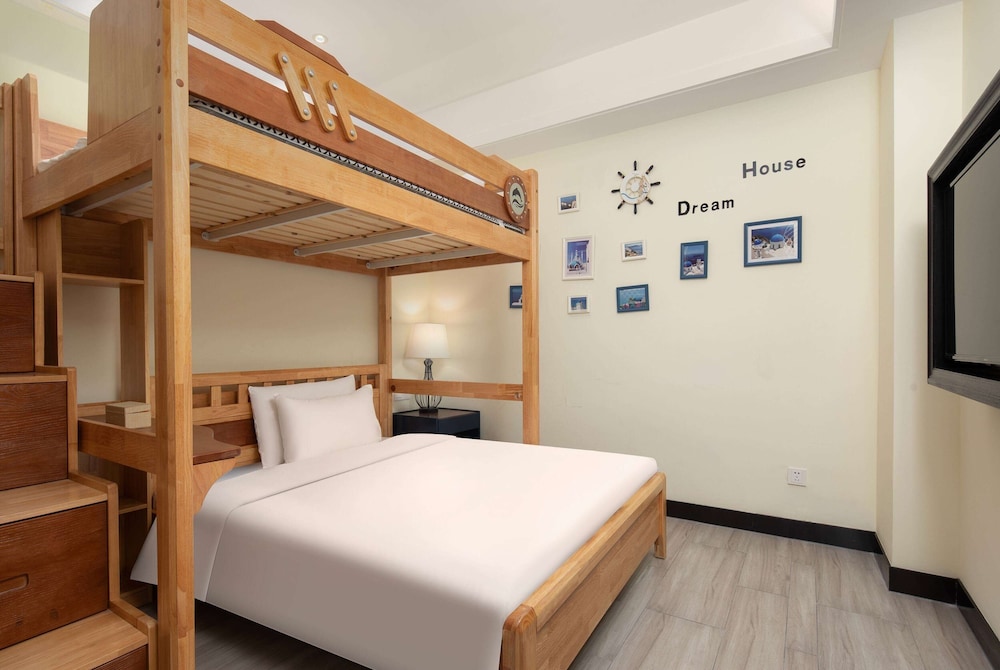 Suite, Multiple Beds, Non Smoking photo 1