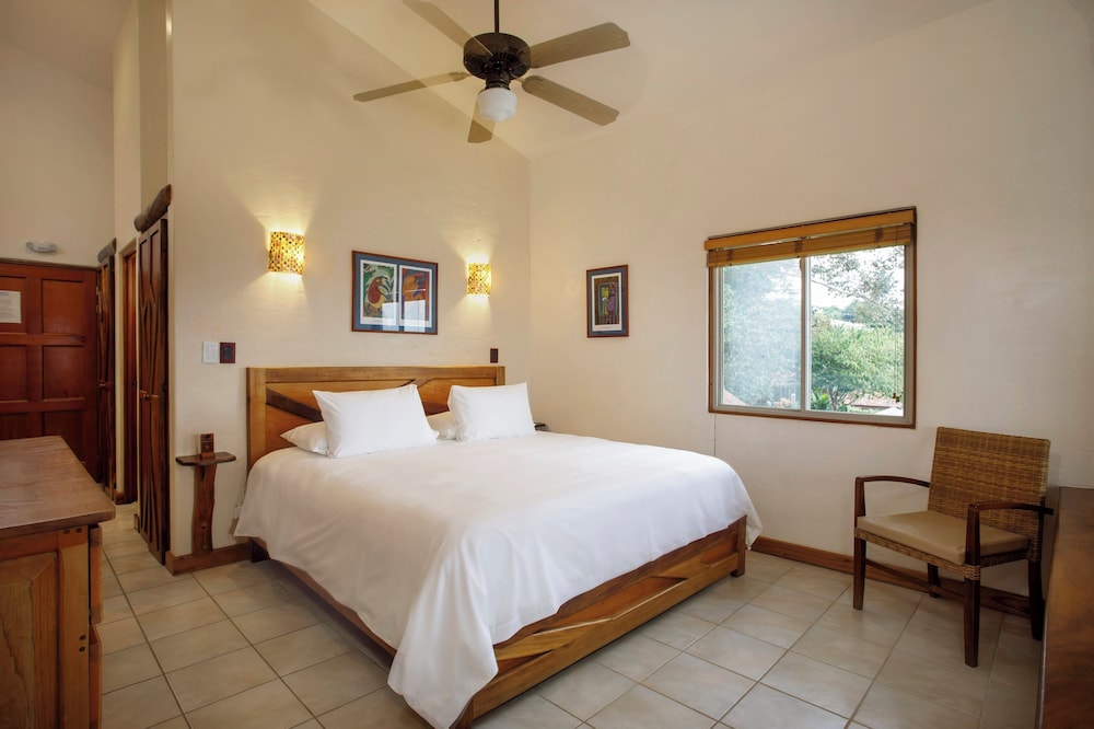 Deluxe Room, 1 King Bed, Balcony, Sea Facing - Photo 5