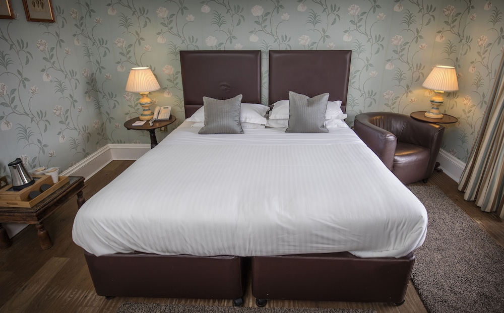 Double or Twin Room (in main hotel) photo 2