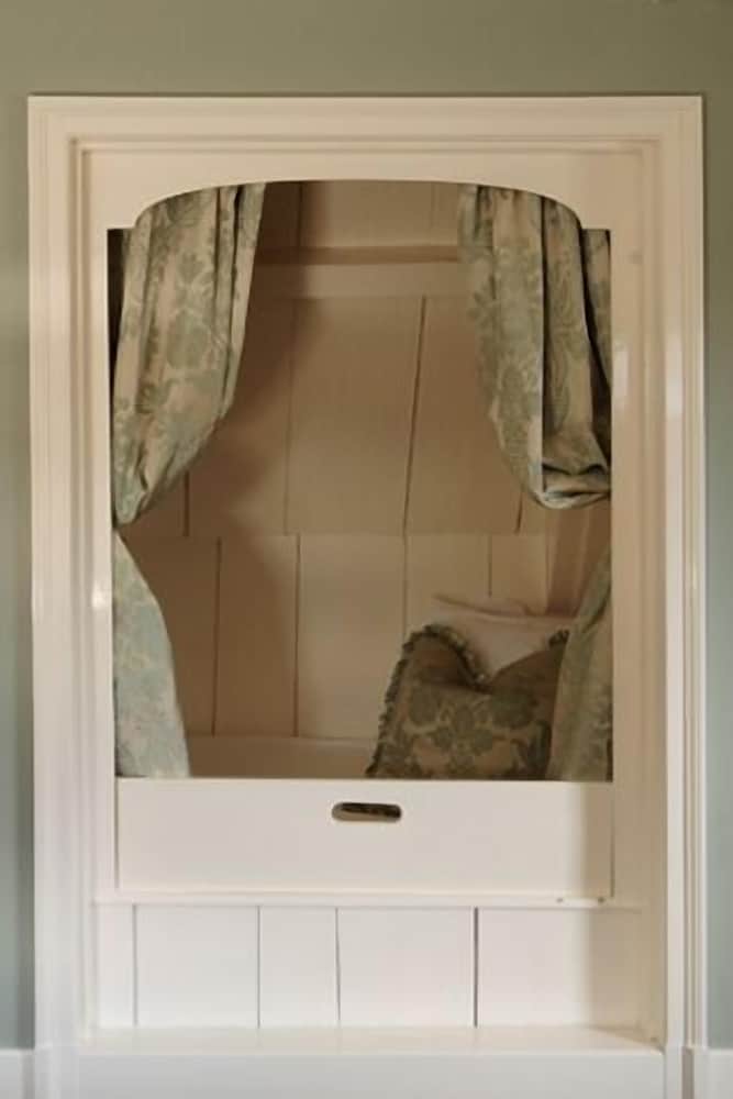 Triple Room (Blue)