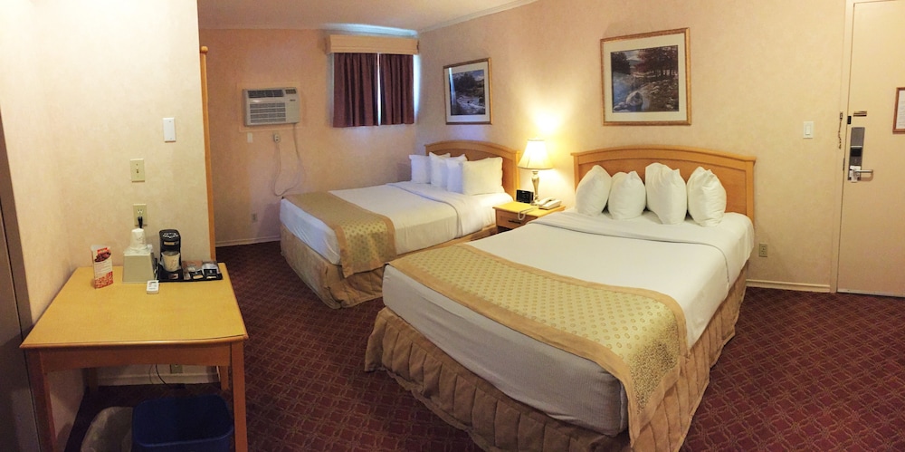 Standard Room, 2 Queen Beds photo 3