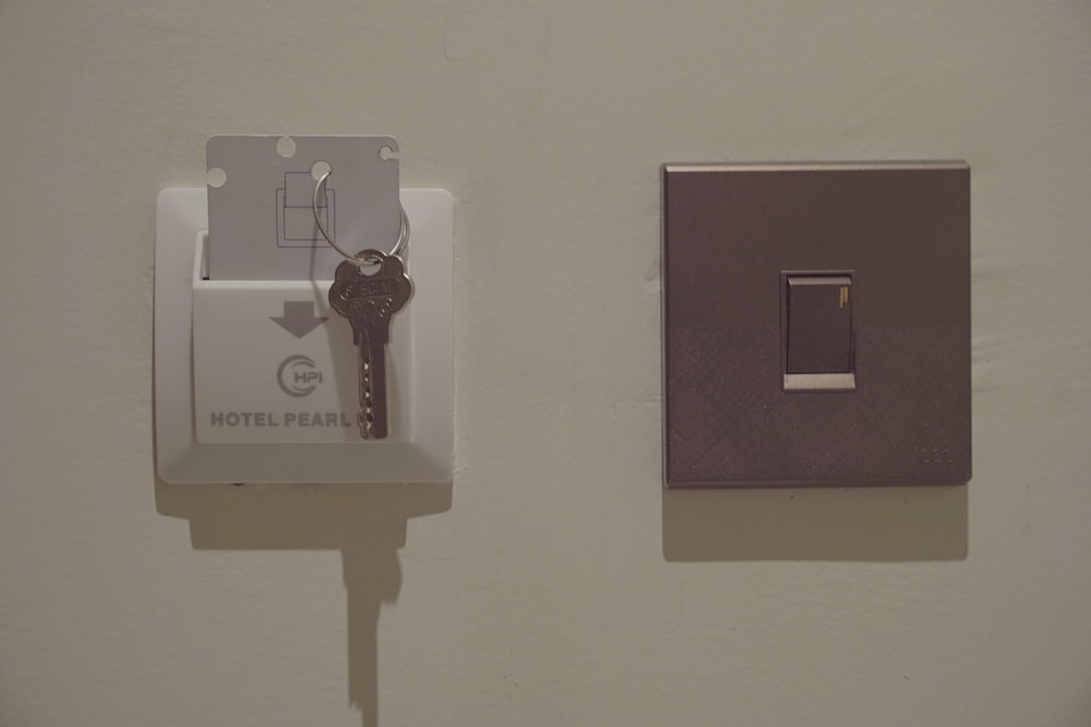 Basic Single Room - Photo 11
