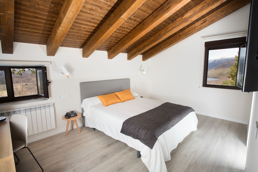 Deluxe Room, Lake View photo 2