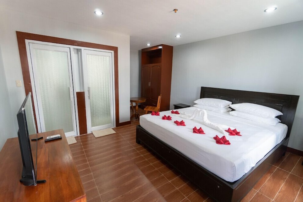 Deluxe King room photo 1