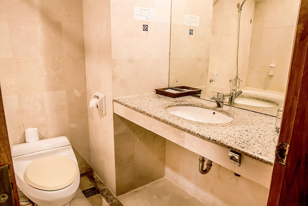 Executive Suite - Photo 3