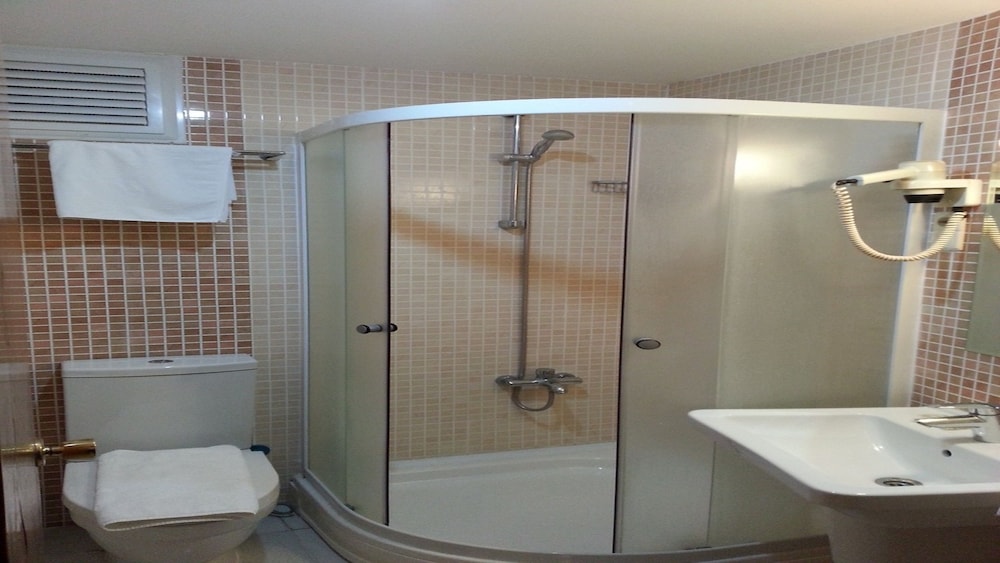 Standard Triple Room - Photo 4