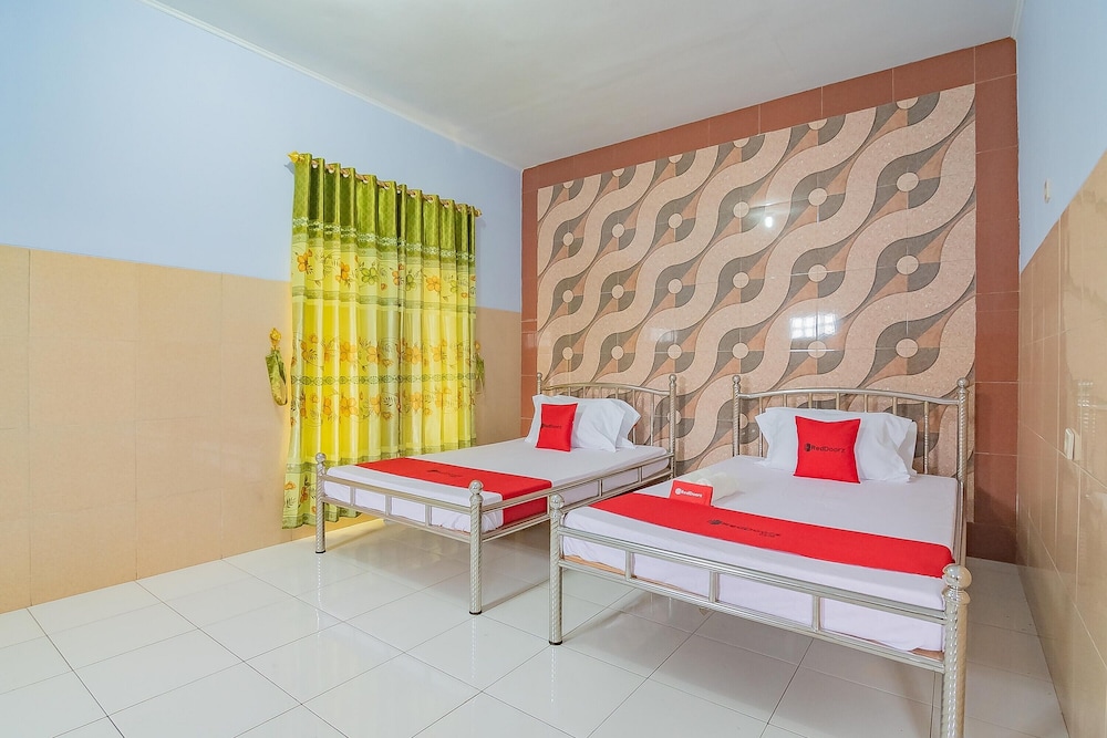 Twin Room (Reddoorz)
