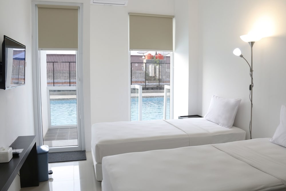 Superior Room, Pool Access photo 2