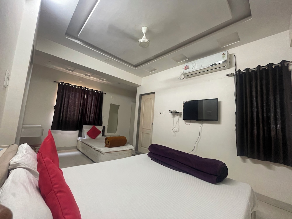 Deluxe Quadruple Room, City View photo 3