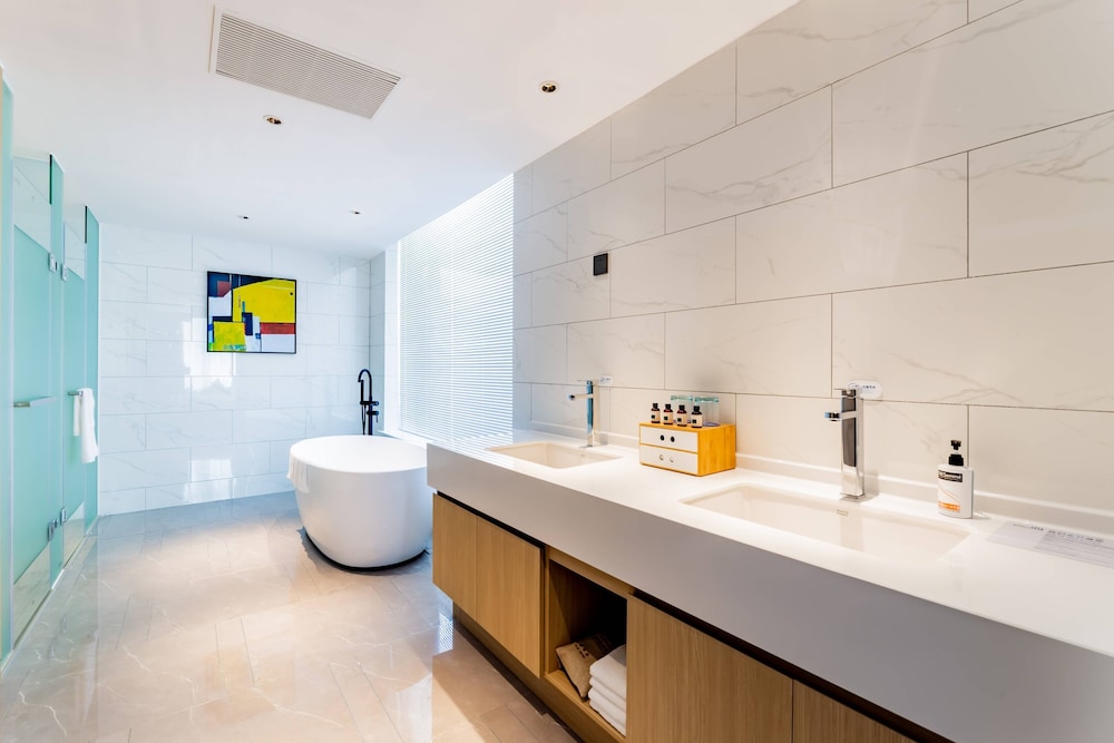 Suite, 1 Bedroom (Living Area Smart Room) - Photo 5