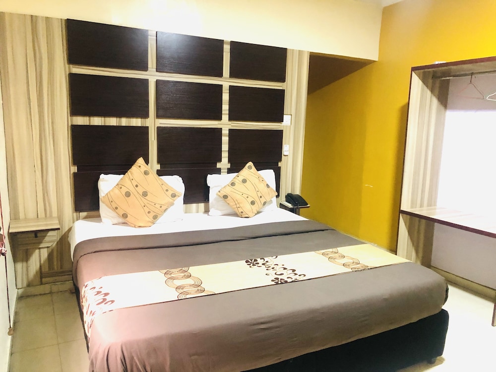 Deluxe Room, 1 Queen Bed