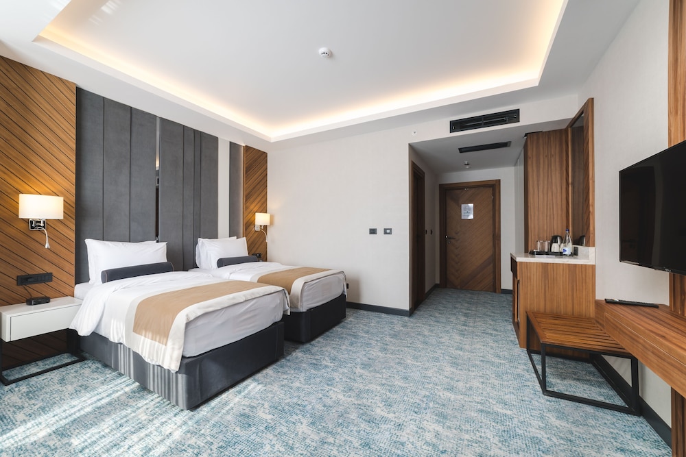 Standard Twin Room, 1 Bedroom, Ensuite, City View photo 2