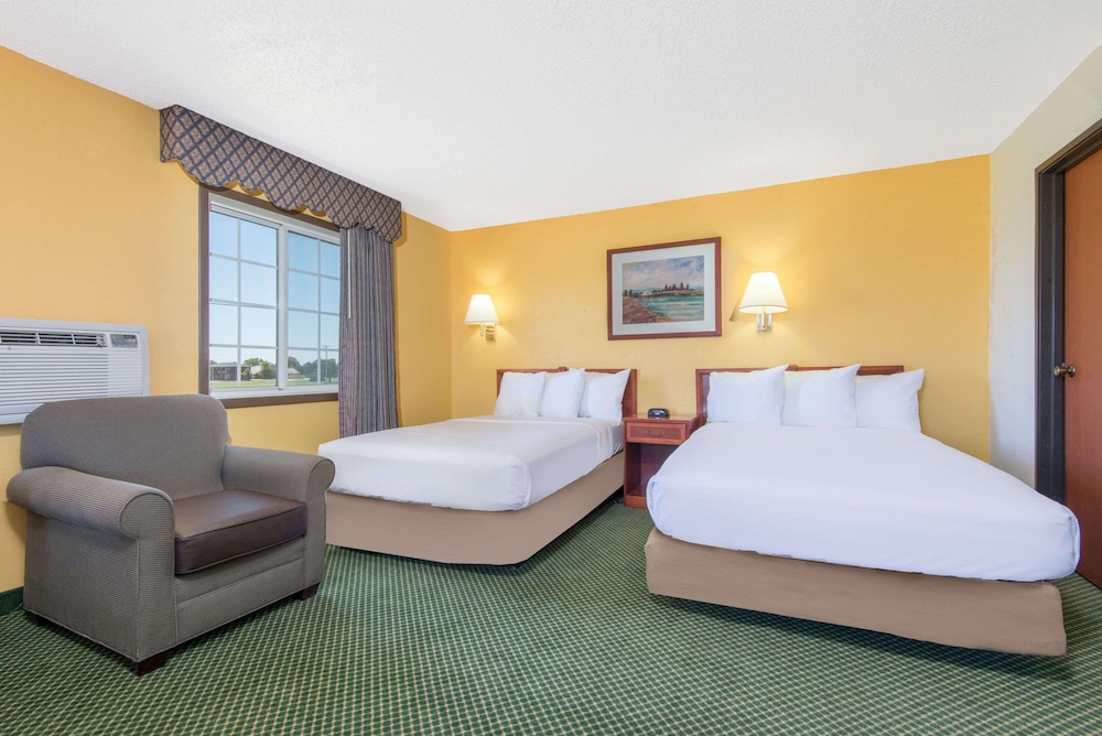 Studio Suite, 2 Queen Beds, Non Smoking (3 Full Beds) photo 2