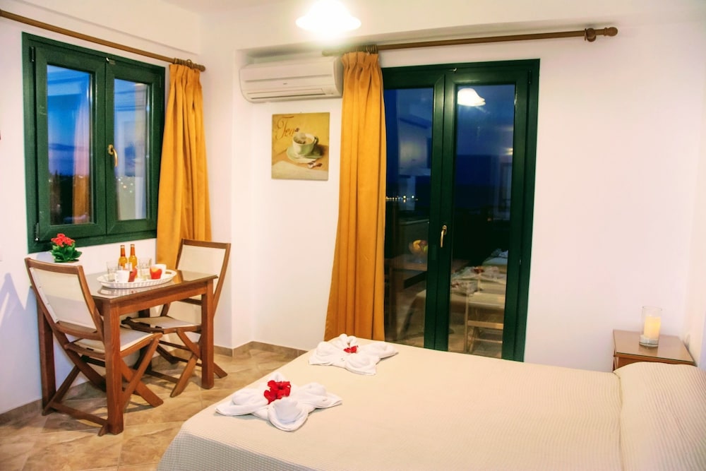 Standard Studio, Sea View (Triple)