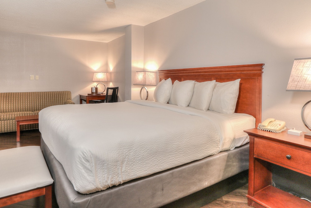 Choice Queen with Wet Bar & Sleeper Sofa photo 3