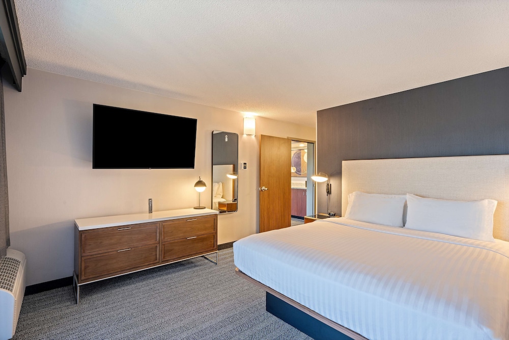 Room, 1 King Bed with Sofa bed, Accessible (Hearing) - Photo 1