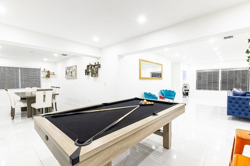 Fresh Luxe Villa w Heated Pool Grill Chill Spots, Billede 43