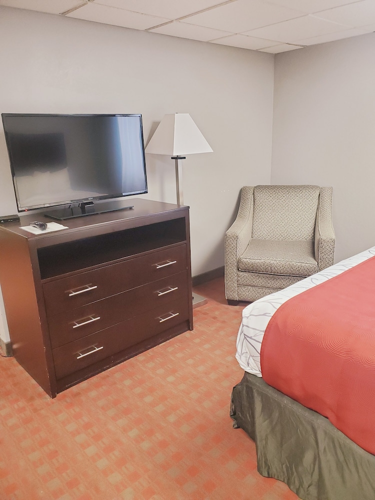 Family Suite (2 Queen) photo 2
