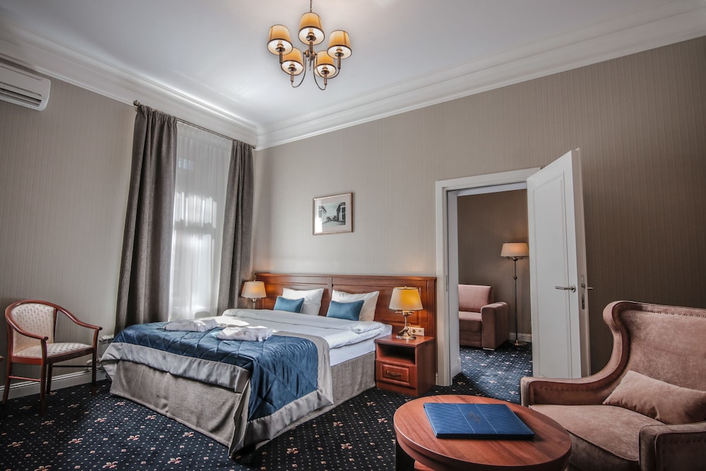 Family Apartment, 1 Queen Bed With Sofa Bed