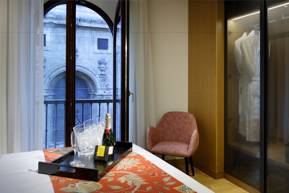 Junior Suite (Cathedral view) photo 3