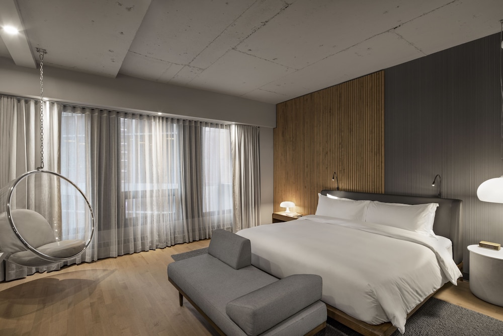 Premium Room, 1 King Bed, City View - Photo 1