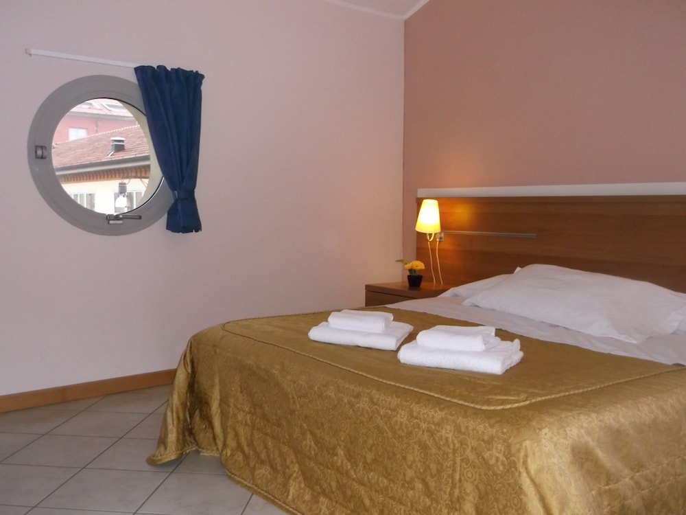Standard Double Room - Photo 2
