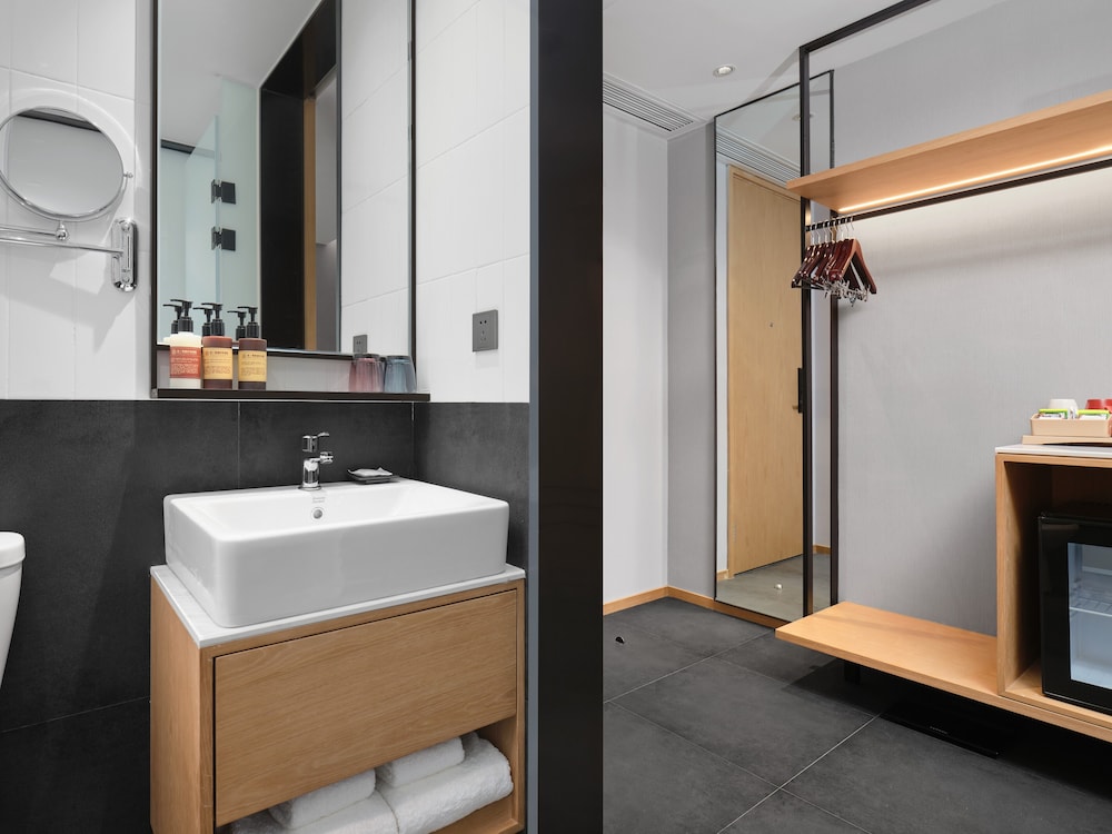 Signature Double or Twin Room, Lakeside photo 2