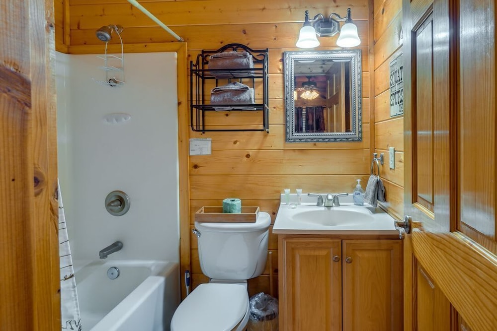 Gatlinburg Getaway - Private Theater Hot Tub, Kuva 25