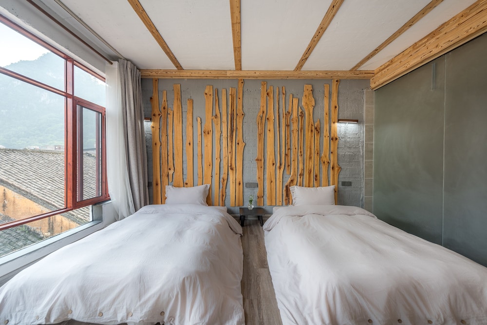 Premium Twin Room photo 3